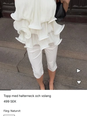Söker - Hejsan! Undrar om nån vill sälja denna topp i S eller M till mig, helst vit🥰 Öppen för pris så bara hör av dig