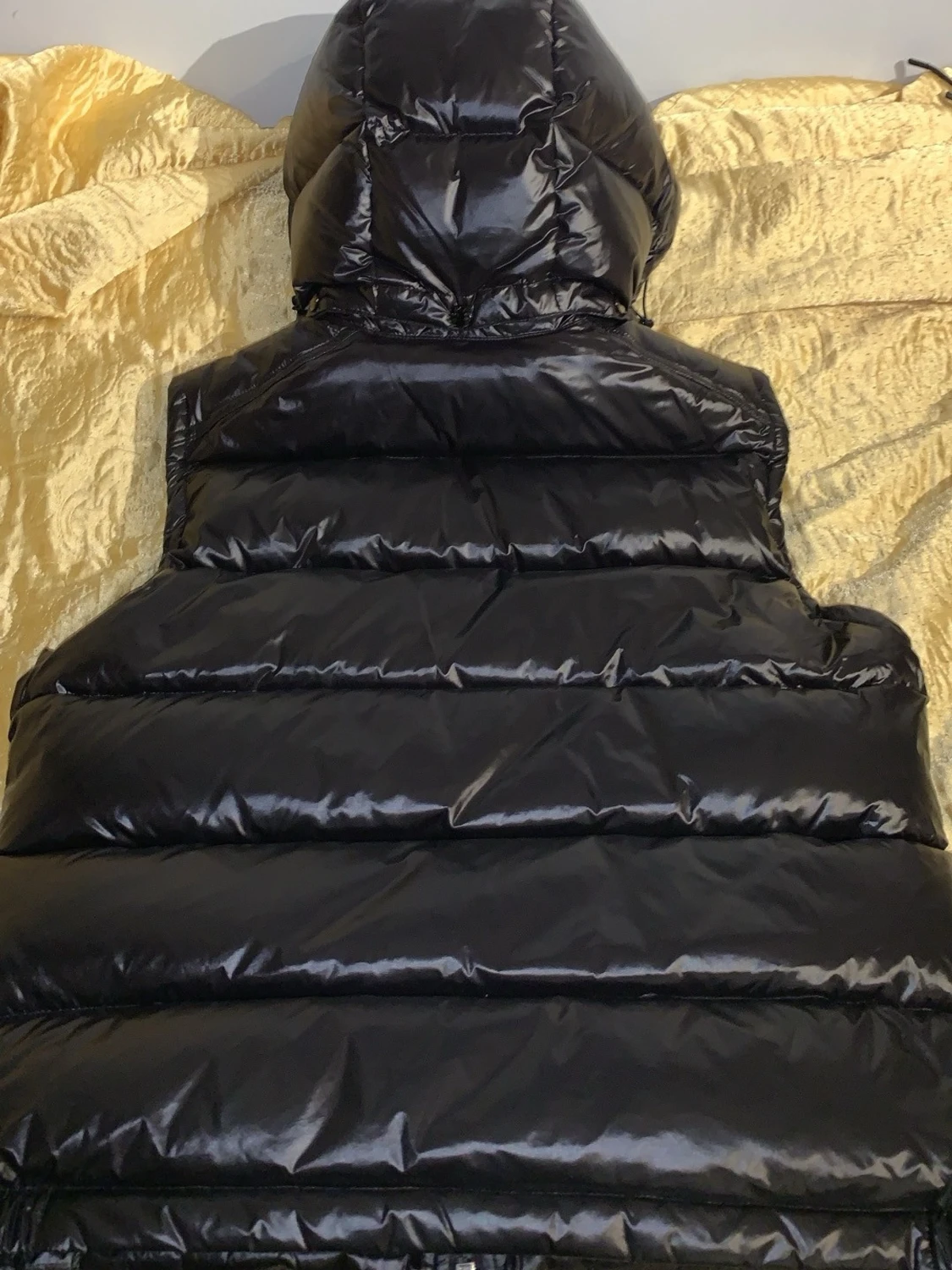 Svart dunväst från Moncler med huva - 4