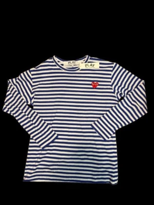  långärmad Comme des Garçons❤️ - Blåvit randig långärmad topp från Comme des Garçons PLAY 