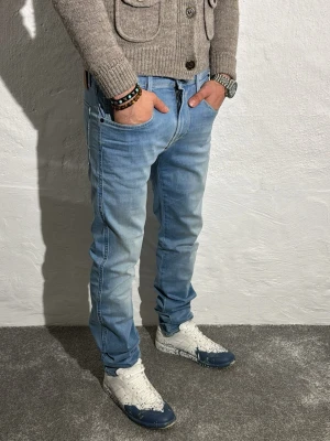 Replay jeans  - Ett par riktigt snygga jeans från Replay i storlek W28 L34 i modellen Anbbas hyperflex 