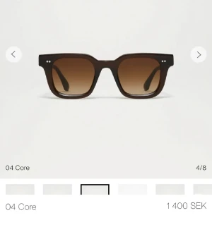 Chimi solglasögon  - Snygga solglasögon från chimi med fyrkantig form från modellen 04 Core. Bågarna är mörkbruna med tjock design och har bruna tonade glas. Perfekta för dig som vill ha en stilren och trendig look med lite retrovibbar. Lite slitningar men inget så synligt 