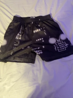 Eric Emanuel shorts - De står Xl men de sitter mer som en S-M