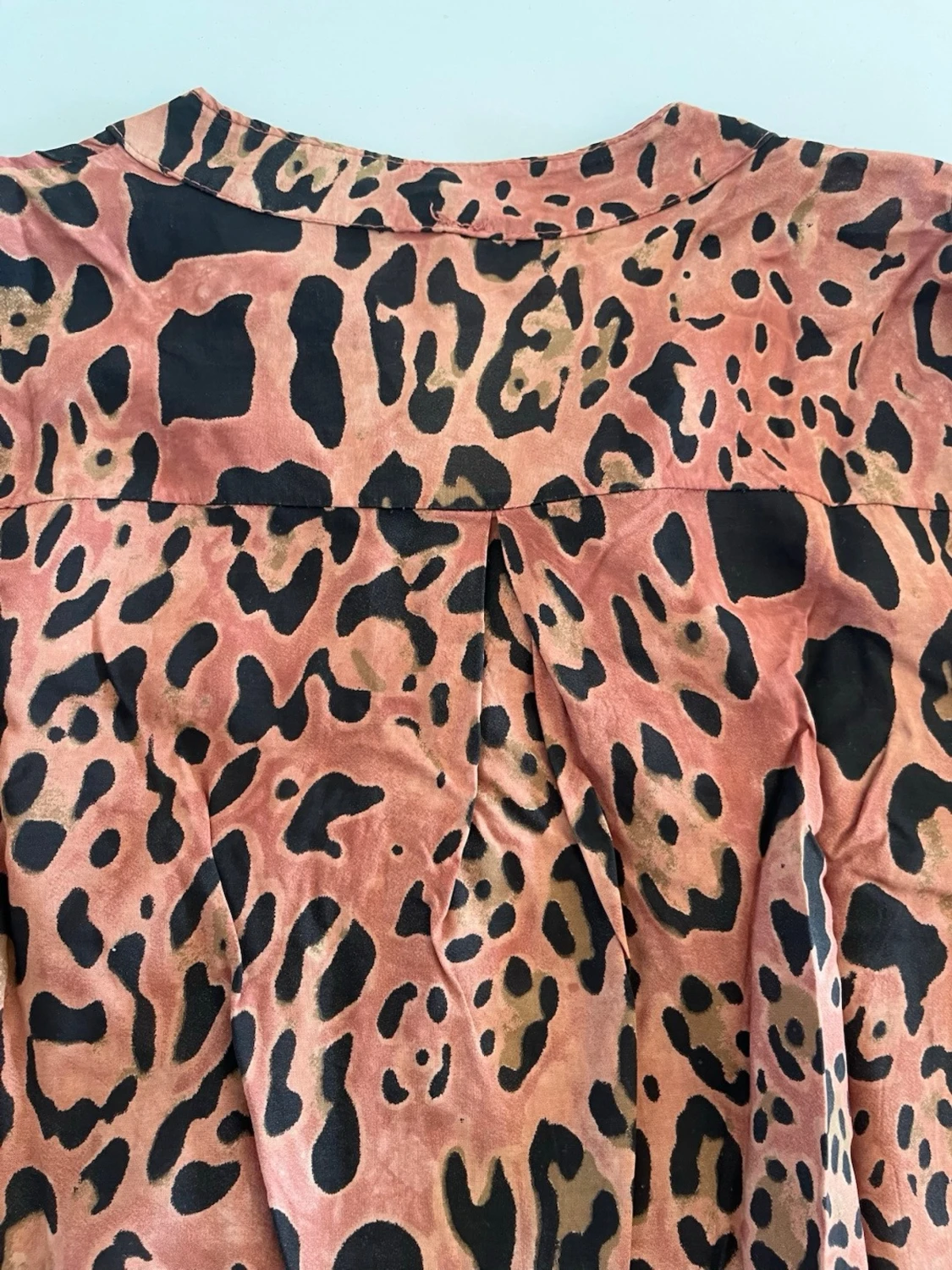Leopardmönstrad blus med paljettdetaljer - 6