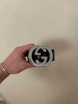 Bälte herr - Normal längd, viss defekt i hålen se bilder 99kr klappat och klart 