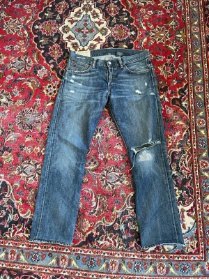 Ralph lauren jeans  - Snygga straight jeans ifrån Ralph lauren                        Storlek 33/32 men skulle säga att den passar w32 mer                                                                              Om du har någon fundering är det bara att fråga!