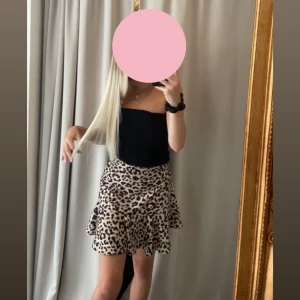 Leopard kjol - Min favvo som blivit för liten☹️bra skick för å va använd mö