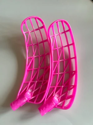 Unihoc Unilite ice pink - Säljer två Unihoc Unilite i ice pink PP, bladen är sällan använda OBS säljer ej bladen var för sig