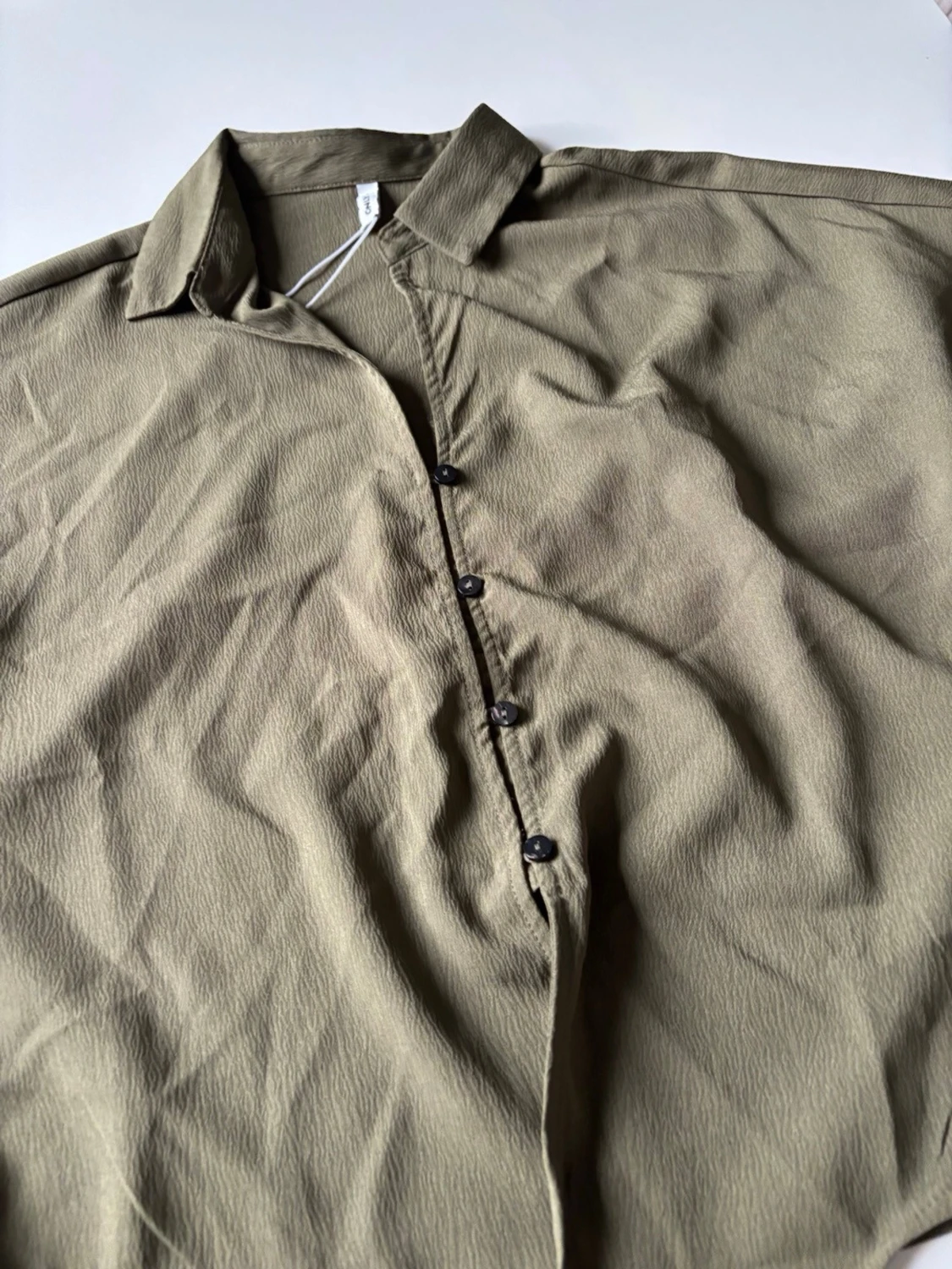 Olivgrön croppad blus med knyt - 4