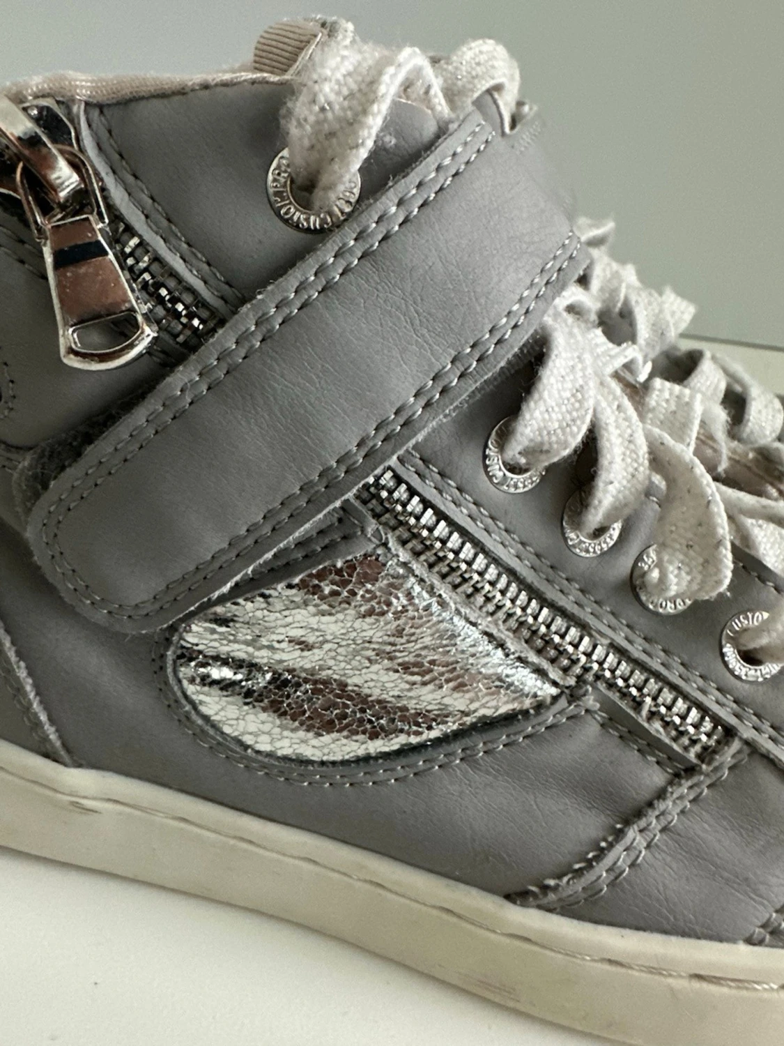 Gråa high top sneakers med dragkedja, storlek 35 - 1