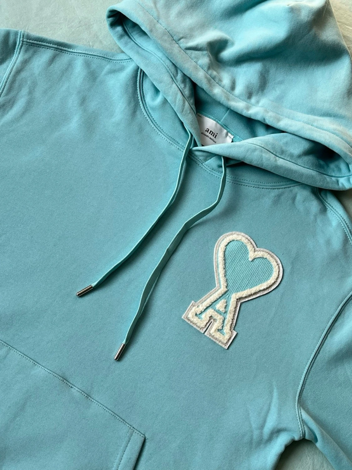 Ljusblå hoodie från Ami Paris - 1