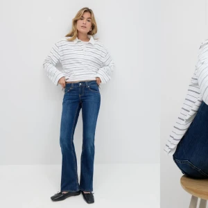 Blå bootcut jeans - Snygga blå bootcut jeans med hög midja och klassisk femficksdesign. Jeansen har en smickrande passform och är perfekta för en avslappnad stil. Aldrig använda, prislappen är kvar!🫶🏼