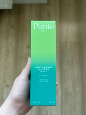 Hudvård  - En ansiktskräm som är endast använd två gånger, väldigt mycket kvar! I princip ny. Köpt för bara några veckor sedan  Nypris:200 