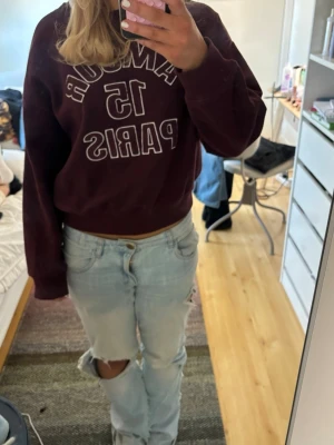 Snygg vinröd sweatshirt  - Från hm och aldrig använd passar xs till s💕