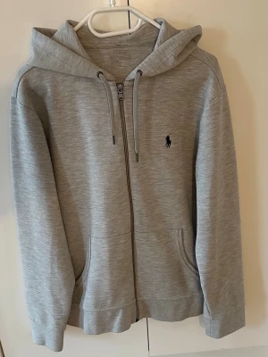 Ralph Laurent hoodie Performance strl. M - Tröjan är i mycket fint skick. Använd ett fåtal ggr.