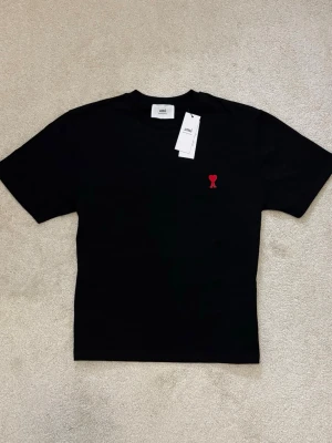 AMI paris tshirt - AMI paris T-shirt in colour black. Size M. Brand new with tags🔖 Amazing quality! Ask for additional photos! SHIPPING IN 24H📦