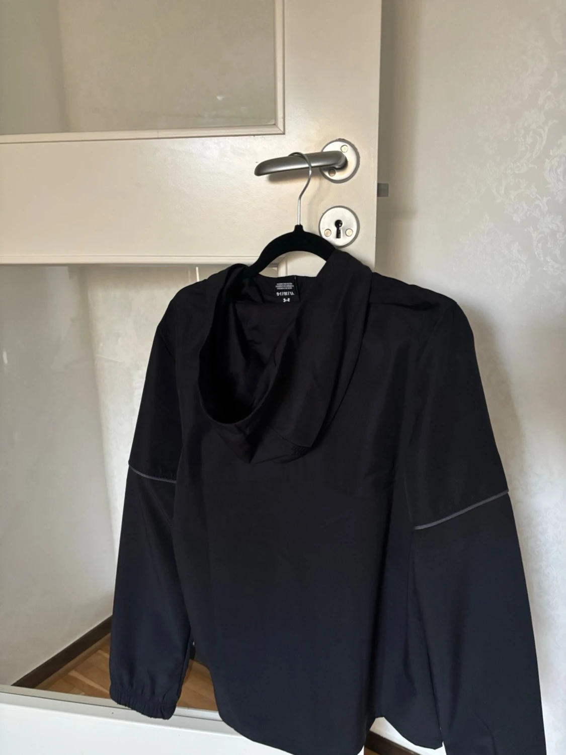 Svart vindjacka från Under Armour - 1