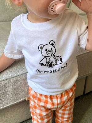 T-shirt barn - T-shirt med tryck som jag skapat, passar 1-3år