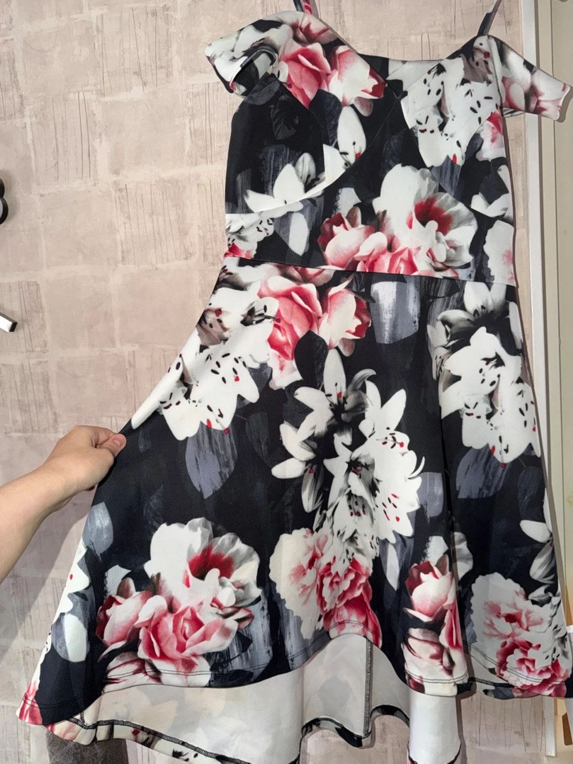 Blommig off-shoulder klänning 