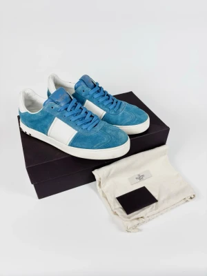 Valentino Flycrew skor - | Säljer ett par Valentino Flycrew sneakers i riktigt bra använt skick | Storlek: 42 | Box & dustbag ingår | Hör av dig vid frågor eller funderingar