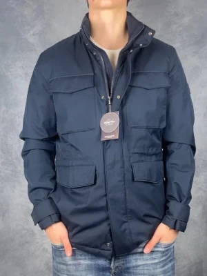 J. Lindeberg Field Jacka - Skick: 9/10. | Ingår: Endast jackan. | Nypris: +- 4000 SEK. | Modellen är 176cm och väger ~ 70kg