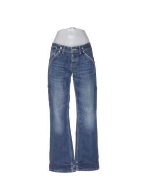 Lågmidjade jeans superdry - Säljer ett par blåa bootcut jeans från superdry med slitna detaljer och flera fickor både fram och bak. Jeansen har en avslappnad passform och är tillverkade i klassisk denim. Perfekta för dig som gillar en lite mer baggy stil.