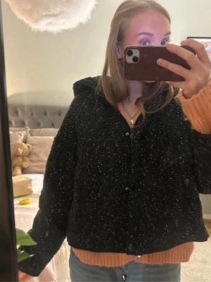 Vårjacka - Såå snygg vårjacka från Zara med snyggt mönster! Passar till allt💕💕