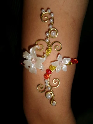 Armcuff  - Finns både i silver och guld💞 Lättböjd material som är enkel att justera. Vid osäkerhet, skriv gärna din till mig din omkrets på armen🥰 Jag gör även customs!