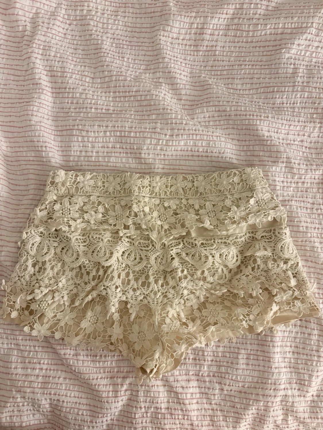 Beige spetsshorts från Zara - 2