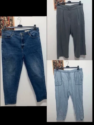 Bundle byxor i storlek 44 - 3 par byxor i storlek 44. •Skinny/mom jeans från M&S •Grå ankellånga byxor från H&M •Ljusblå tunna byxor med avslappnad passform, från Lindex.