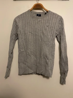 Gant tröja - Grå Gant tröja strl M