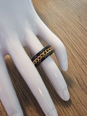 Ring roterbar - Ring punk-stil stressavlastande rostfritt stål. Roterbar kedjekedja. Storlek 10.