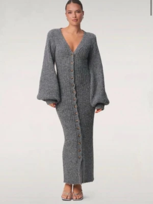 Adoore Montana Dress - Som ny, då klänningens stil inte riktigt passade mig i smaken! Skriv för funderingar🩷🩷 Jag är 179 cm lång!                                        Kolla gärna in mina andra annonser, bundle går att ordna för bättre pris!!