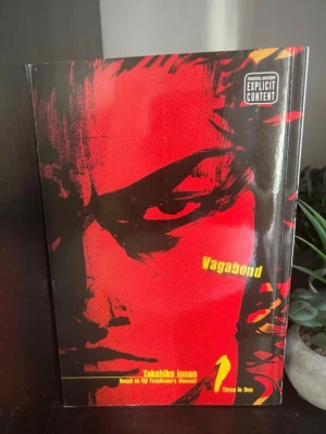 Vagabond VizBig manga volym 1 och 2 - Säljer Vagabond manga samlingsvolymer 1 och 2 av Takehiko Inoue. Perfekt för dig som gillar samurajer och episka berättelser. Dessutom kan ni också se priset på baksidan av boken. 299kr är orginalpriset så ni sparar rätt så mycket på att köpa dessa. Bara fråga mig om det är något ni undrar!
