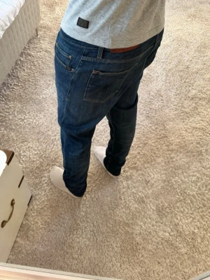 Tiger of Sweden jeans  - Tiger of Sweden jeans Pistolero | Mycket bra skick | Storlek 32/34 | Pris - 399kr | Modellen är ca 181cm lång | Hör av dig vid minsta fråga eller fundering!! 