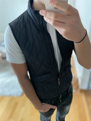 Quiltad väst - Skick 9/10