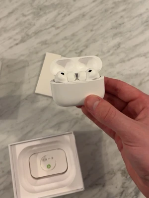 AirPods pro 3 - Helt nya AirPods pro 3 vita passa på pris ej hugget i sten så kom med förslag 