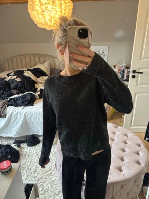 Mörkgrå stickad tröja - Jättefin grå stickad tröja