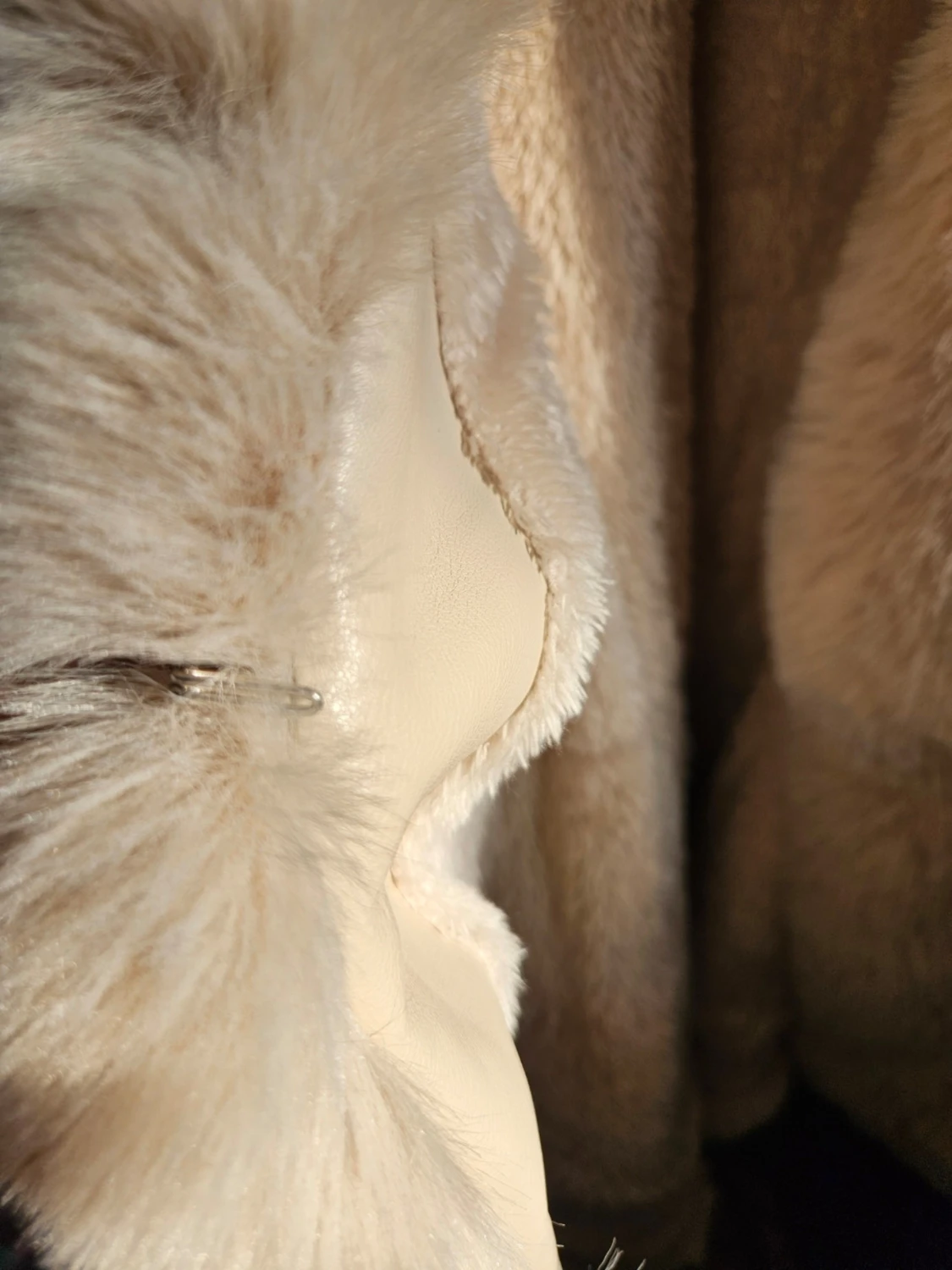 Beige fuskpäls-kappa från Profimod - 1