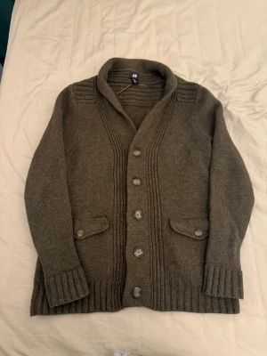 Cardigan her - Cardigan herr - storlek m passar xs - skick 8/10 - fler frågor? Kontakta mig