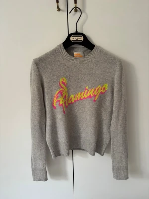  Kashmirtröja från From Future  - Grå tröja i cashmere från From Future. Storlek XS. Mycket fint skick.