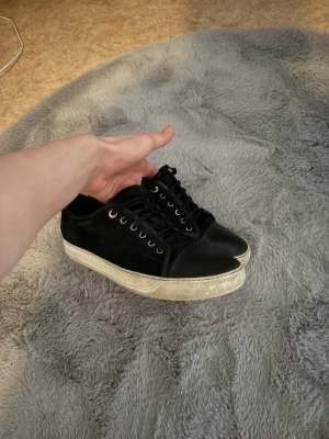 Lanvin - Sjukt feta lanvins|| riktigt bra pris för de!!|| bra skick 7,5/10|| Använda men inga defekter|| hör av er angående frågor osv 