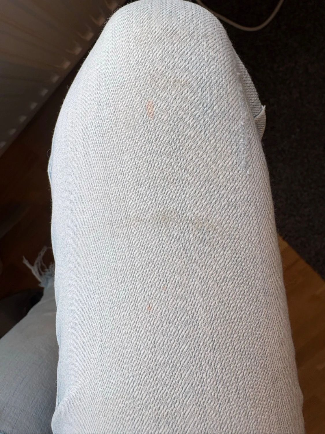 Ljusblå slitna jeans med hål - 3