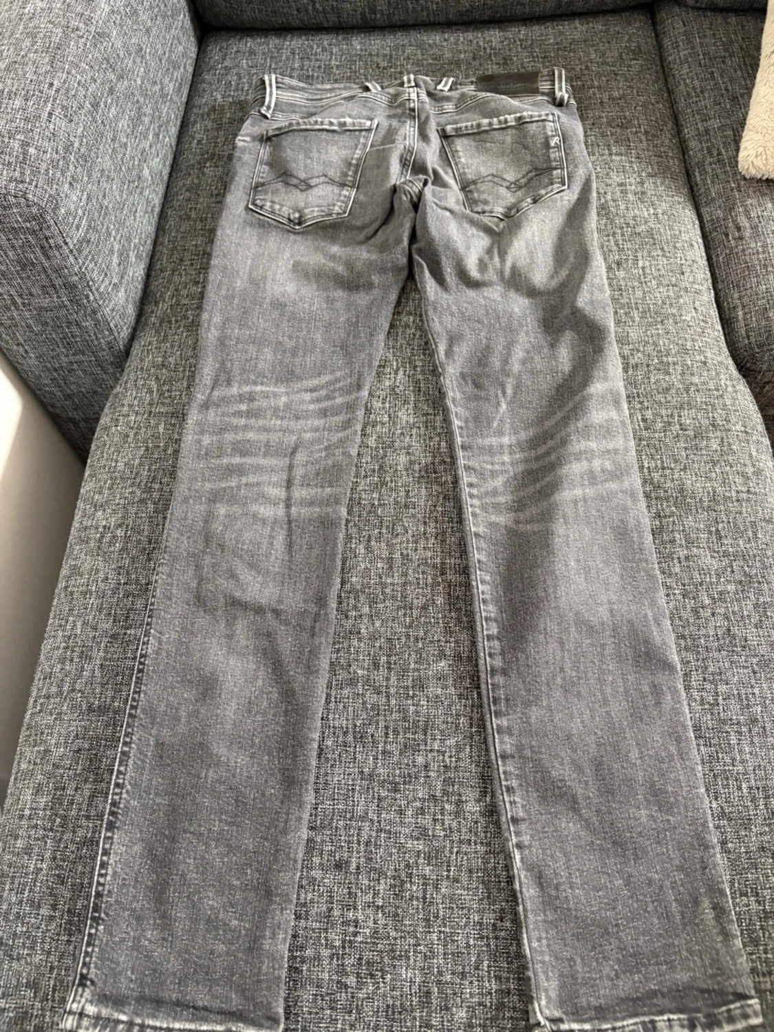 Gråa Replay Anbass jeans - 2