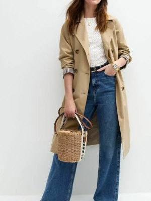 Trenchcoat från New look  - Jätte fin trenchcoat från New look, köpt nu i våras men ångrade mig efter jag tog av lappen pga den inte var min stil🌸🌸 Perfekt inför våran💕🌼 Pris kan eventuellt diskuteras🌟 skicka ifall du vill ha mer bilder!✨