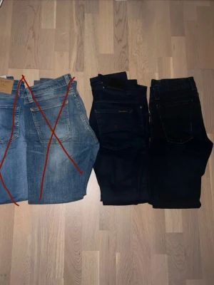 3 nudie 1 Jack and Jones  - KÖP EJ JEANSW27 ochW28.                                                               2 svarta nudie jeans 1 blå nudie 1 ljus blå Jack and Jones. SKRIV TILL MIG FÖR FRÅGOR OM STORLEKAR 