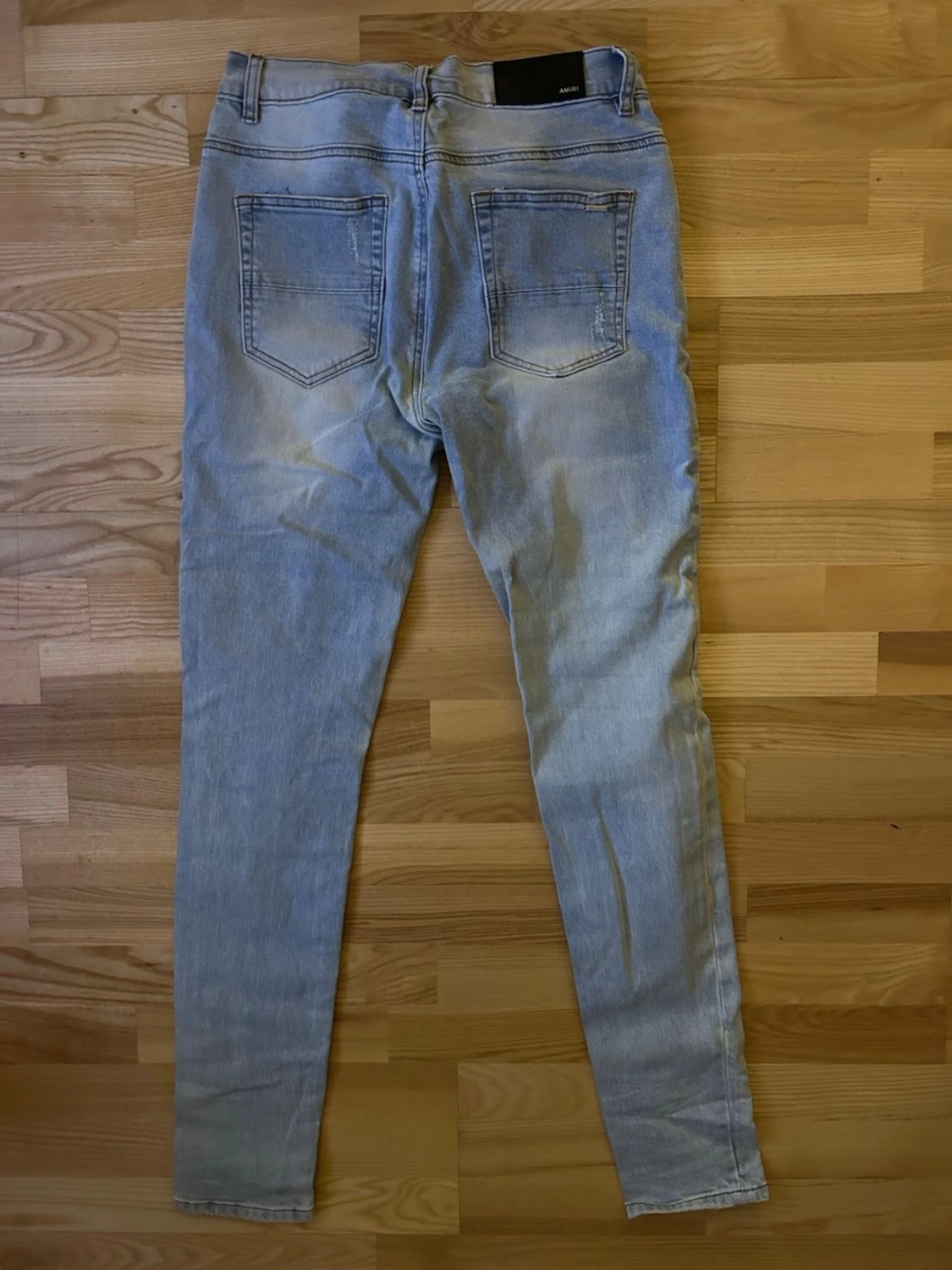 Ljusa slitna skinny jeans från Amiri  - 1