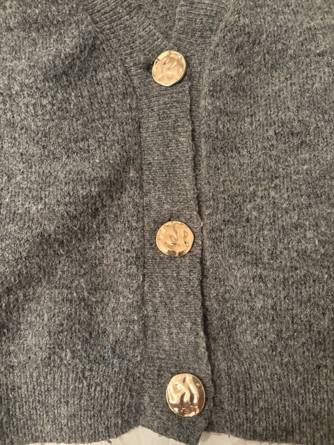Grå kofta med guldknappar - 2