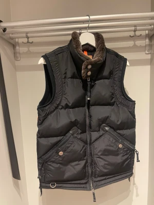Parajumpers Väst S Herr - Väst i mycket bra skick, köpt från NK kvitto finns 