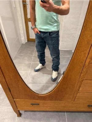 Replay jeans  - Ett par snygga byxor från Replay i storlek W34 L34 i modellen Anbbas 