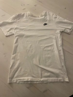 Nike t shirt (nyskick) - Riktigt bra skick knappt använd. Storlek S